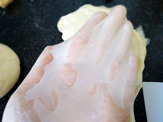 3、黑米面包,三个程序后出柔软的手套膜？