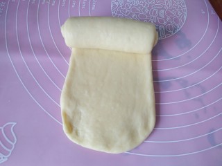 7、黑米面包,然后从下往上卷起，这三个都这么做