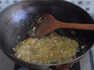 9、清甜水果派,派馅就做好了，冷却后使用