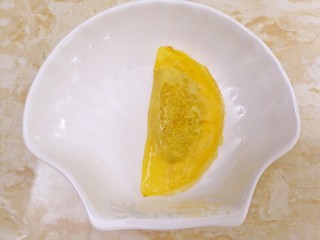 15、妈妈的味道～美味蛋饺（平底锅版）,一个蛋饺就做好了