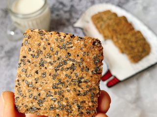 13、黑白芝麻酥块,酥脆可口、超级好吃