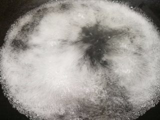 3、海带排骨汤,3.烧一锅开水