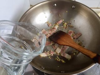 9、一清二白➕海带豆腐咸肉汤,加入约1.2升水