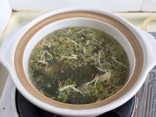 13、一清二白➕海带豆腐咸肉汤,转移到砂锅或其他汤锅中，中火煮开，小火炖煮15分钟
