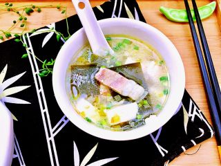 23、一清二白➕海带豆腐咸肉汤,成品