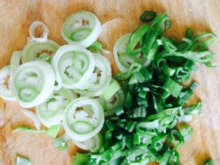 7、香菇油菜,切葱花