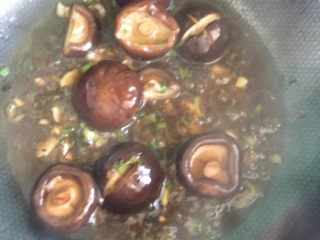 14、香菇油菜,放入适量湿淀粉勾芡