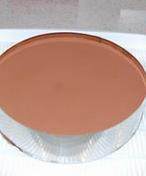 6、草莓可可慕斯,把拌好的慕斯糊到在放了戚风蛋糕的慕斯圈里，再放冰箱冷藏2-3小时