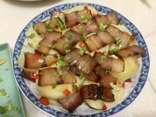 18、特简单，超级香➕剁椒土豆蒸酱油肉,酱油肉经过蒸制，油脂渗出，一点不觉得油腻哦