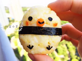 8、肉松小鸡饭团—带给宝宝更多有趣的童年回忆,嘿嘿嘿，咯咯咯，搞定......