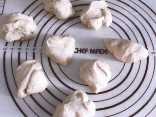 8、吉祥如意芝士料理餐包,排气，均分成8份