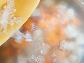 9、芋头西米露,再用大火烧开