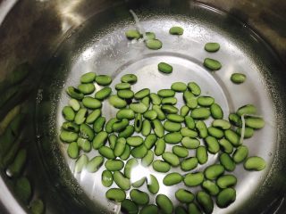 5、妈妈的味道~蚝油酸辣海带双豆,青豆提前焯水煮熟!