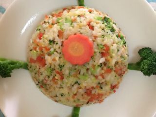 13、蔬菜鳕鱼炒饭  宝宝辅食12M+,装盘即可给宝宝吃啦，造型随自己喜好哦