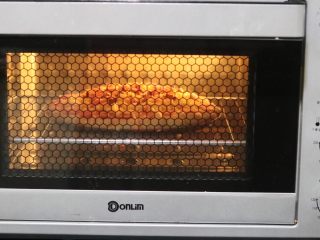 16、土豆培根披萨,放入东菱烤立方预热190度2分钟后放入，中下层烘烤30分钟「我喜欢表面焦一些，如果你不喜欢，25分钟就足够了，」