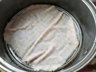 8、蒸茄子,蒸笼放好