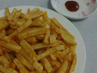 6、炸薯条,配上番茄酱，就可以了