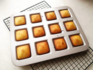 12、费南雪,出炉晾凉,就可以食用了。