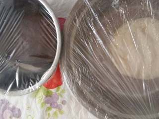 2、????猫耳朵????,面和完毕盖上保鲜膜醒半个小时