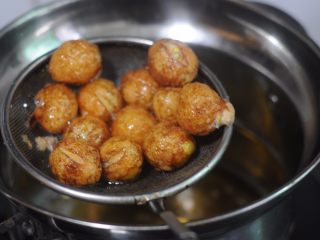 8、虎皮鹌鹑蛋——让孩子爱上吃蛋,捞出沥油