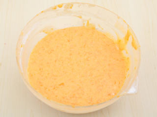 6、南瓜戚风 ,搅拌至面糊顺滑无干粉。