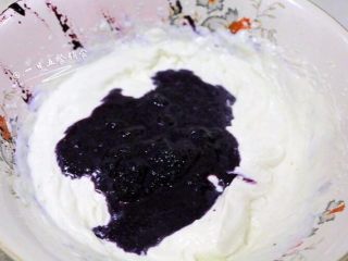11、蓝莓慕斯,第一次加蓝莓液。