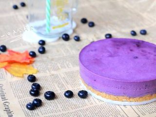 20、蓝莓慕斯,冷藏4小时后取出抚热毛巾,或着电吹风吹一下,完美脱模。