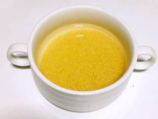 2、小米山药粥,.小米洗净提前浸泡15分钟。