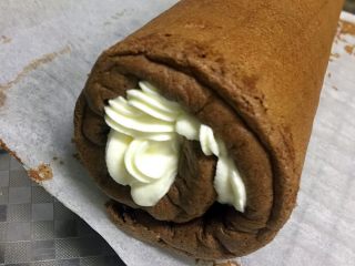 6、巧克力蛋糕卷,卷好的模样