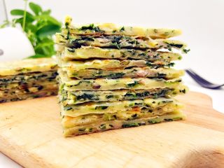 8、宝宝辅食：老妈牌薄麦饼-24M+,可以用刀切一下给宝宝抓着吃，皮薄陷多，超级好吃。