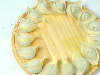 6、宝宝虾肉大馄饨 宝宝辅食，青菜+馄饨皮,排排坐。