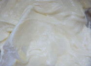 4、草莓卷,筛入低粉，切拌均匀