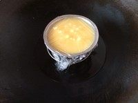 7、牛奶布丁 ,【具体时间要看你们的火候！只要把一根牙签插进布丁中央，牙签不会倒下去就要马上出炉了。有些朋友不注意蒸得太久，就会形成表面皱巴巴的现象。蒸得不够时间，布丁就不够凝固，无法食用】