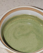 3、薄荷奶冻,小火把薄荷汁煮沸后放凉；