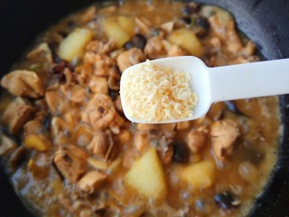 17、家的味道～香菇红烧鸡,我加了一些鸡粉提鲜