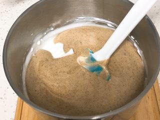 11、咖啡蛋糕卷,蛋糕糊倒回蛋白中。