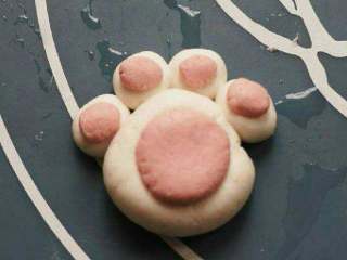 5、猫爪汤圆,撒点水，合成猫爪，