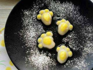 8、猫爪汤圆,可以加其他颜色，做成狮爪汤圆