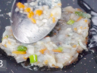 17、香煎虾饼-宝妈首选的补钙儿童餐,轻压成饼状