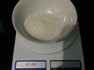 2、椰奶布丁,加50g糖搅拌溶解