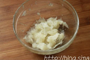 9、蜂蜜柠檬柚子茶,柠檬剥出果肉备用