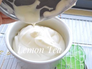 10、戚风蛋糕,倒入模具