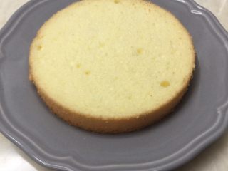 14、戚风蛋糕,切片 有小气孔属于正常的