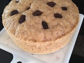 7、红枣发糕,晾凉，脱模，切块即可