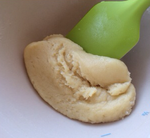 4、日式棉花蛋糕卷,这是第一次加入牛奶后的状态，一定要确保没有水油分离，才能继续下面的步骤