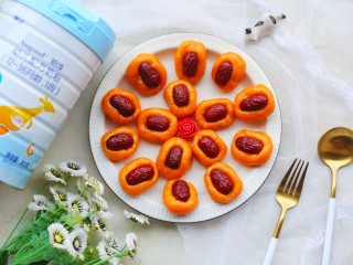 15、胡萝卜红枣点心,多吃胡萝卜红枣点心对身体很好哦，喜欢的赶紧动手做一个吧~
