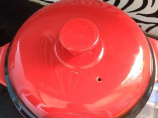 6、文蛤虾仁海鲜粥,盖上盖子，开大火，煮开。