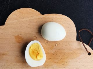 14、鸡蛋菠菜饼之蠢萌龟,鸡蛋切出横截面备用