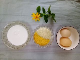 1、双米奶布丁#婴儿辅食#,原料：简箪长香丝80克  简箪压塌楼小米80克  纯牛奶50ML  鸡蛋1个
