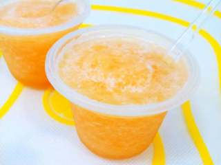 10、蜜瓜遇上冰,一杯冰冰凉凉的哈密瓜沙冰就可以开始享用了